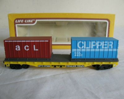 VINTAGE LIFE-LIKE  #8442 FLAT CAR  & 2 Containers