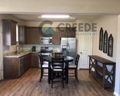 Private room with ensuite in a Townhouse, Denton, TX 76201