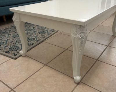 HIGH GLOSS COFFEE TABLE