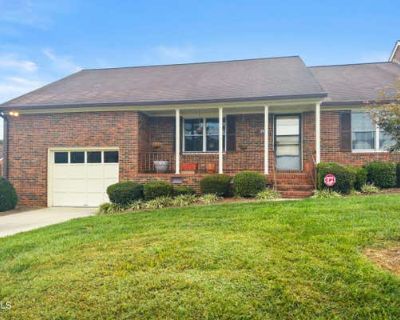 3 Bedroom 3BA 1612 ft Townhouse For Sale in GRAHAM, NC