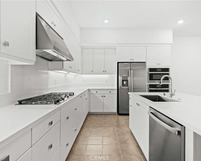 1 Bedroom 1BA 957 ft Condo For Sale in Irvine, CA