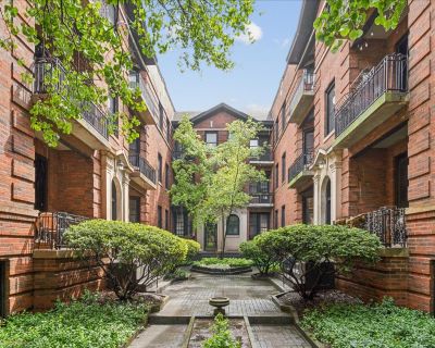 2 Bedroom 1BA Condo For Sale in Chicago, IL