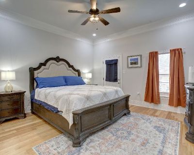 Deposit: $1,500.00 * Utilities included?: No * Fees apply?: No. References are not required. Non-smoking. Furnishings: Furnished * Disabled access: * Living room: shared. Availability Available Now Minimum term 1 month Maximum term None. Enjoy your own private Master Bedroom suite in this bedroom.bath Suburban Delight! You will also have access to your own private ensuite bath with soaking tub ...