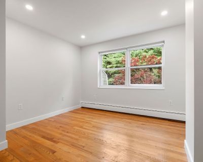 33 Saco St UNIT 33. Beautifully renovated in 2024, this spacious Newton Upper Falls townhome features 3 bedrooms, 2.5 bathrooms, new kitchen and appliances, hardwood floors, 2 assigned parking spaces and an outdoor space. Conveniently located near Needham Street shops and restaurants, local parks, Rt 95, and Eliot T station.12 mo+ , parking included. Pet policy: Cats, Small Dogs. 3 Bedroom. 3 B...