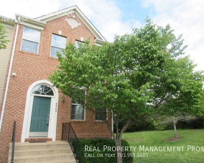 3 Bedroom 4BA 2436 ft Pet-Friendly Townhouse For Rent in Gainesville, VA