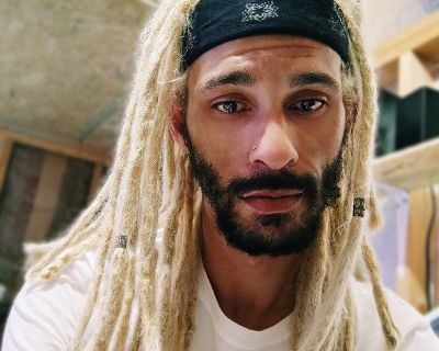 Im a cook with a different schedule, so I treat home like a functional, quiet sanctuary. My kitchen is usually clean because I'm efficient, not messybut I promise I won't judge your instant ramen habit. I pay rent on timeno exceptions, no excuses. I'm generally chill, respectful of closed doors, and occasionally down for a quick beer, but I'm not hosting the after-party. If you want a drama-fre...