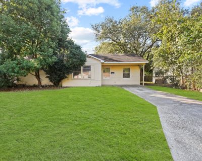 3 Bedroom 1BA 964 ft Apartment For Rent in Baytown, TX