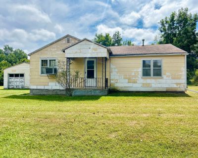 2 Bedroom 1BA 1008 ft Single Family House For Sale in Sedalia, MO