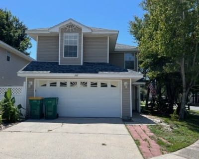 3 Bedroom 2.5BA 1480 ft Pet-Friendly House For Rent in Destin, FL