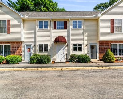 2 Bedroom 1BA 1050 ft Condo For Sale in Nashua, NH