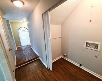 3 Bedroom 2BA 1344 ft Pet-Friendly Apartment For Rent in Montgomery, AL