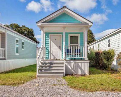 1 Bedroom 1BA 400 ft Furnished Pet-Friendly Apartment For Rent in Gulfport, MS