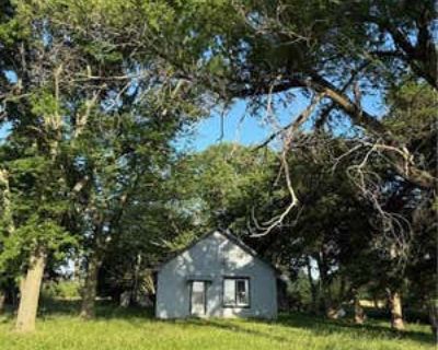 2 Bedroom 1BA 825 ft Single Family Home For Sale in OTTAWA, KS