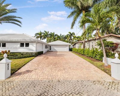 633 Solar Isle Dr. Property for Rent in Fort Lauderdale, FL for $11,900 with 5 bedrooms and 4 full baths. This 2,939 square foot property was built in 1963.. Welcome to your dream waterfront home! This stunning, newly renovated residence offers 5 spacious bedrooms and 4 modern bathrooms, perfect for families or those who love to entertain. Enjoy ocean access right from your backyard ideal for b...