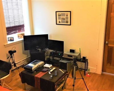 2 Bedroom 1BA 1500 ft Condo For Rent in Newton, MA