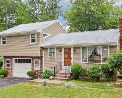 2 Bedroom 1BA 960 ft Single Family House For Sale in Bellingham, MA