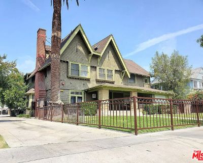 Menlo Avenue, 2673-1. 9 Bedroom. 9 Bathroom. 5730 ft