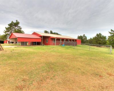 3 Bedroom 2BA 2112 ft Single Family House For Sale in Guthrie, OK