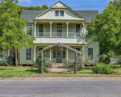 4 Bedroom 2BA 2230 ft Single Family Home For Sale in LA GRANGE, TX