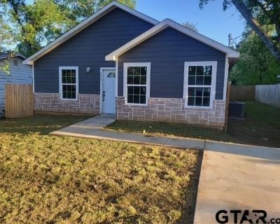 3 Bedroom 2BA 1428 ft Apartment For Rent in Pittsburg, TX