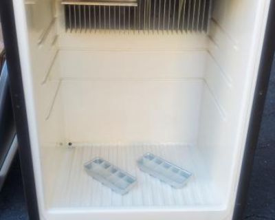 1987 Vanagon Camper Dometic Refrigerator
