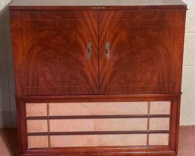 General Electric Stereo/Record Cabinet. 32W X 16D X 34H. Does NOT work.