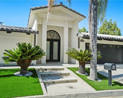 18911 La Montana. Property for Rent in Tarzana, CA for $9,500 with 4 bedrooms and 4 full baths. This 3,024 square foot property was built in 1976 on a lot size of 0.4193.. Welcome to the hills of Tarzana where you'll find this luxurious estate with once-in-a-lifetime jetliner views. With over 3,000 sqft, you enjoy a 4 bedroom 3.5 bath masterpiece with a well thought out floor plan. As you enter...