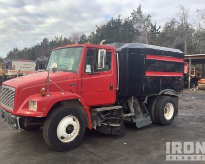 2002 Elgin Crosswind J on 2002 Freightliner FLD70 Sweeper Truck