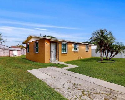 3 Bedroom 1BA 836 ft House For Rent in Florida City, FL