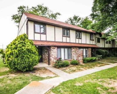 3 Bedroom 2BA 1314 ft Condominium For Sale in MARIETTA, GA