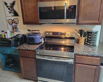 Private room with shared bathroom in a House with 3 roomies