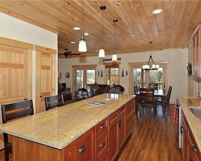 4 beds 3 bath lodge vacation rental in Morristown, VT
