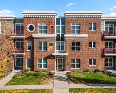 1 Bedroom 1BA 954 ft Pet-Friendly Condo For Sale in South Saint Paul, MN