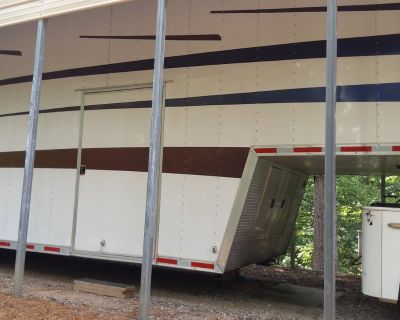 2005 Freightliner Columbia Showhauler and 36' enclosed trai