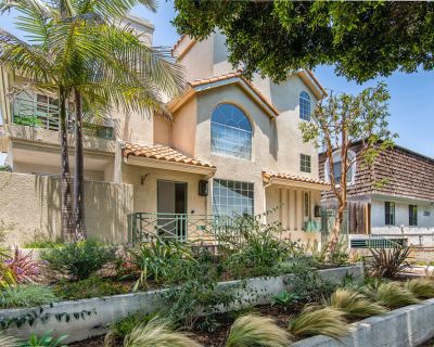 2333 Oak Street 2. Property for Rent in Santa Monica, CA for $5,950 with 2 bedrooms and 3 full baths, 1 half bath. This 1,584 square foot property was built in 1994 on a lot size of 0.1606.. Wonderful Townhome on a quiet street in prime Sunset Park location. Plenty of sunlight, outdoor space, and a private two car garage make this townhome feel like a single family home. With two master suites ...