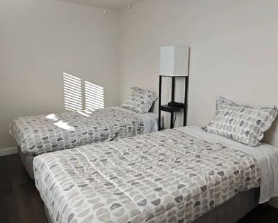 Pet friendly $950 per month room to rent in Kennydale