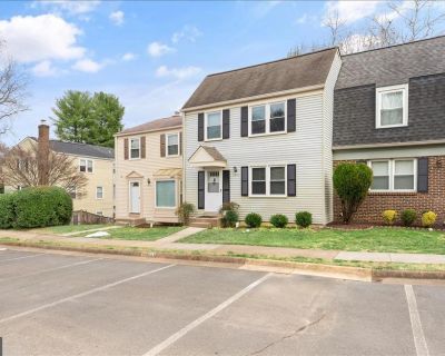 3 Bedroom 2BA 2048 ft Apartment For Rent in Fairfax, VA