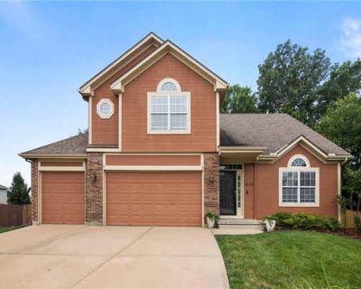 4 Bedroom 3BA 2740 ft Single Family Home For Sale in LEE'S SUMMIT, MO