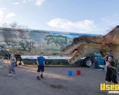 2001 Mobile Dinosaur Museum Semi Truck/ Trailer w/ Animatronic Dinosaurs