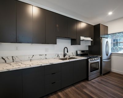 1316 S Mariposa Ave. Discover comfortable living in this well-appointed 1-bedroom, 1-bathroom apartment located in the heart of Harvard Heights, one of Los Angeles' most characterful neighborhoods. This 800-square-foot unit offers modern convenience with historic charm, featuring all appliances included for your convenience. Unit Features: Spacious 1-bedroom and 1 full bathroom 800 square feet ...