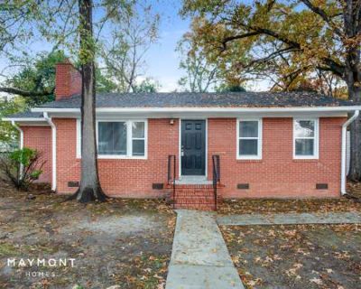 3 Bedroom 1BA 931 ft Pet-Friendly Apartment For Rent in Monroe, NC