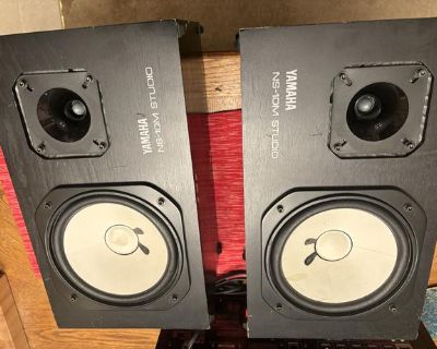 2 Yamaha NS 10 M Studio Monitor Speakers