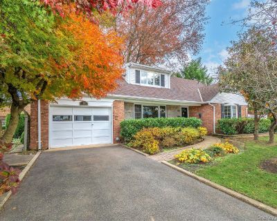 5 Bedroom 2BA 1853 ft Apartment For Rent in Locust Valley, NY