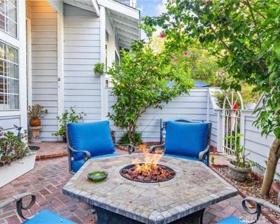 3 Bedroom 3BA 1734 ft Townhouse For Sale in HUNTINGTON BEACH, CA