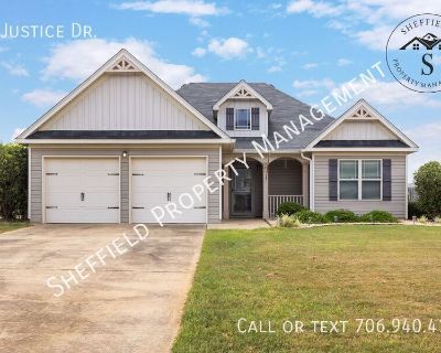 3 Bedroom 2BA 1884 ft Pet-Friendly Single-family home For Rent in Ft. Mitchell, AL