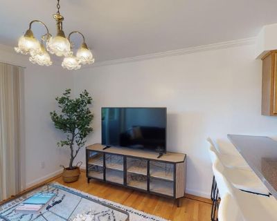 Deposit: $1,535.00 * Utilities included?: No * Fees apply?: No. References are not required. Non-smoking. Furnishings: Unfurnished * Disabled access: * Living room: shared. Availability Available Dec 24 2025 Minimum term 3 months Maximum term None. Private bedroom for rent in a gorgeous 4 bed, 2 bath Richmond apartment. This space boasts tall ceilings and abundant windows that amplify this brig...