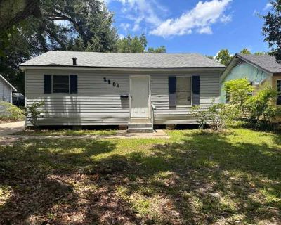 2 Bedroom 1BA 790 ft Apartment For Rent in Lake Charles, LA