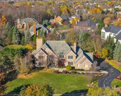6 Bedroom 6BA 5616 ft Single Family Home For Sale in MEQUON, WI