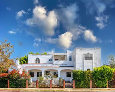 466 S Orlando Avenue. Property for Rent in Los Angeles, CA for $7,000 with 4 bedrooms and 4 full baths. This 2,130 square foot property was built on a lot size of 0.1395.. Stunning, bright and spacious 2-story townhome-style duplex unit completely remodeled in one of the most desirable neighborhoods in town and ready to be rented immediately. 9.8/10 Walk Score, 9.2/10 Restaurant Score, and an u...