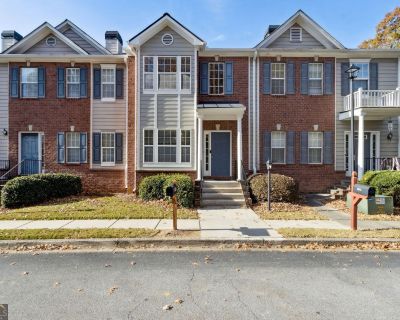 2 Bedroom 2BA 1798 ft Townhouse For Sale in Sugar Hill, GA